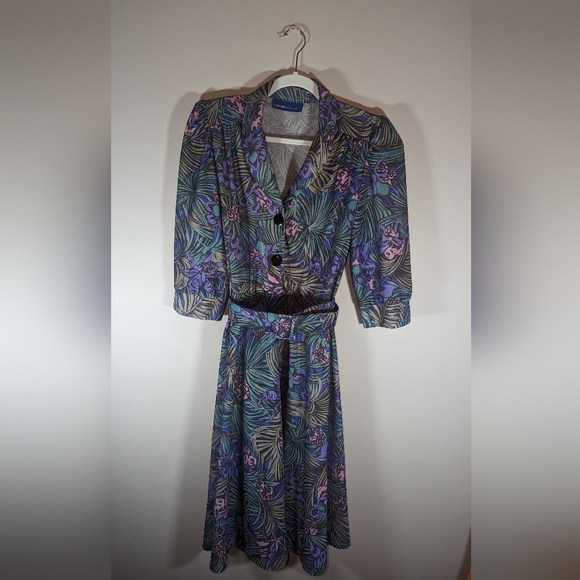 Vintage floral collared long sleeve button up dress with matching belt - Picture 5 of 6